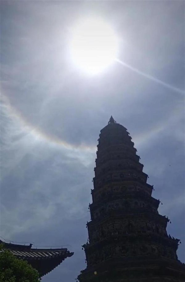 美林配资 山西广胜寺惊现“佛光”，气象部门回应“佛光”系日晕现象