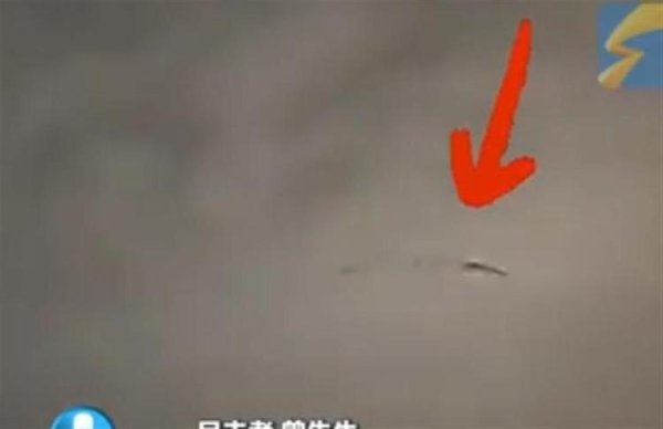 怀远策略 “像龙一样在盘旋”，西安雷雨夜网友拍到不明飞行物，气象部门回应
